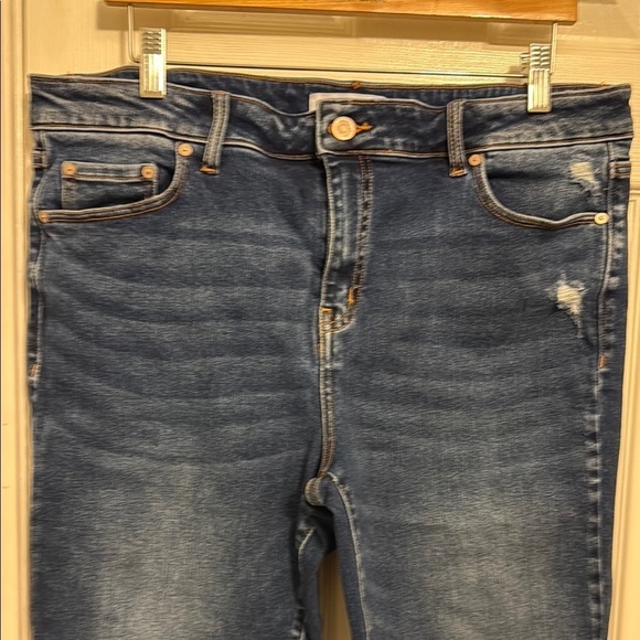 Zenana Outfitters Blue Cropped Ankle Jeans with Frayed Hem #586 - Picture 2 of 9